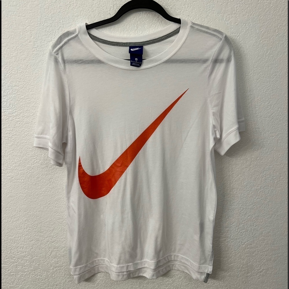 Nike womens shirt size medium